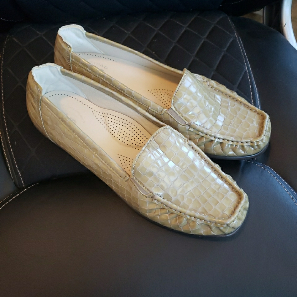 SAS Croc Elegant Tan Loafers Women 10‎